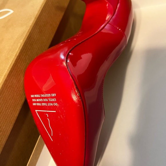 Christian Louboutin pumps New w/box. Tiny flaw wrinkle on the edge of sole - Picture 5 of 11